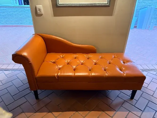 Namoradeira estofada 