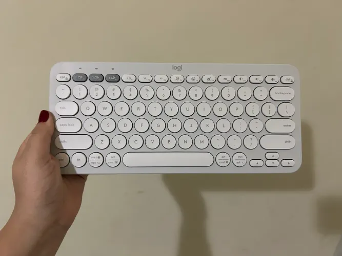 Teclado sem fio Logitech Pebble Keys 2 K380s - Branco