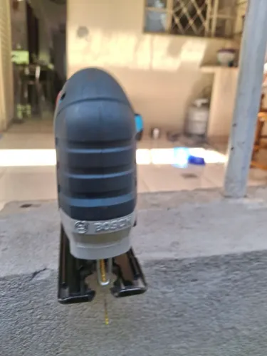 Vendo serra tico tico boch 110v