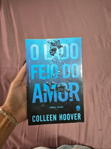 livro o lado feio do amor, com algumas marcações