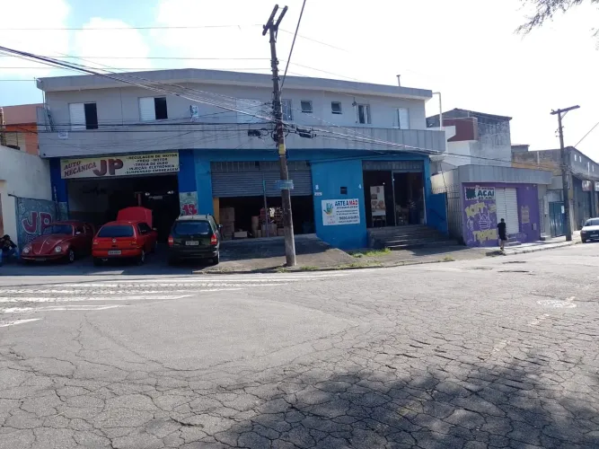 Prédio STO ANDRE 4 salões 3 aptos, renda R$ 9 mil