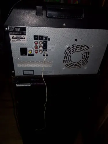 Caixa som Sony modelo MHC-v7D o grave dela e top e pra quem gosta de som auto .
