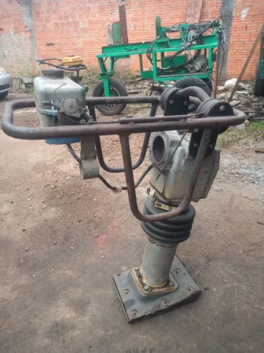 Sapo compactador de solo