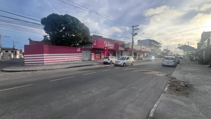ALUGA-SE ? PONTO COMERCIAL EM ESQUINA