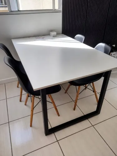 Mesa de Jantar branca com 4 cadeiras