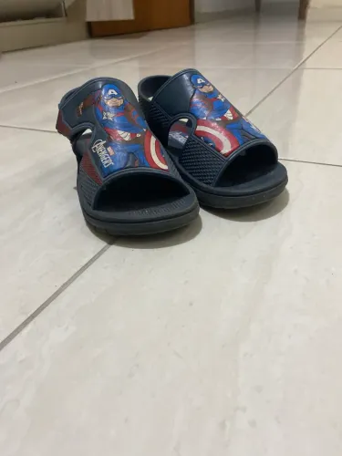 Sandália infantil marvel 