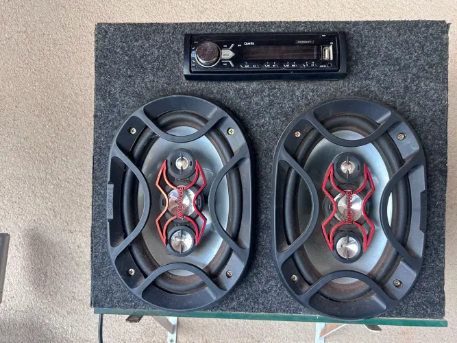 Kit de som automotivo Bravox 6x9 + rádio Quanta