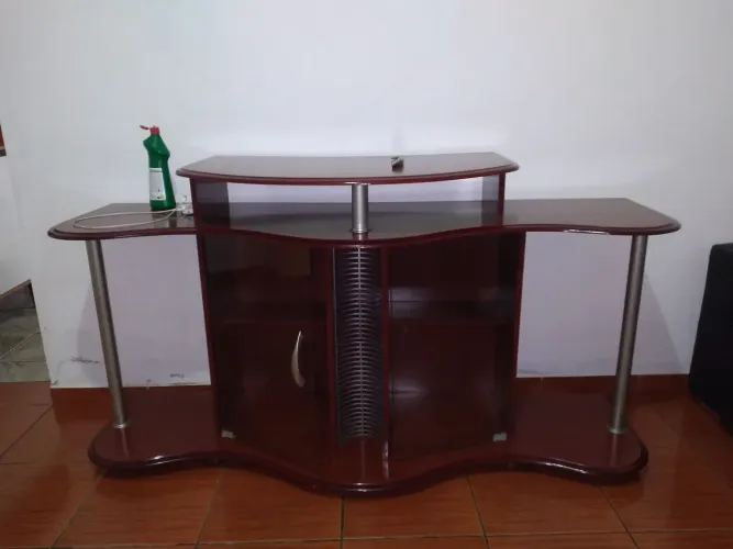Vendo Rack de TV por 50,00