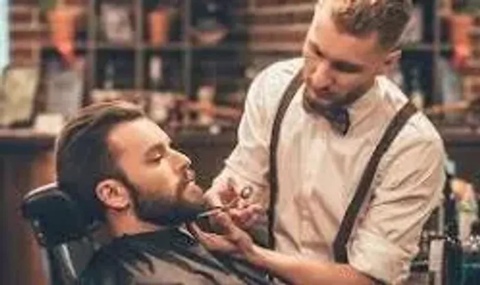 Barbeiro(a) / Cabeleireiro(a) com experiência em corte masculino e feminino