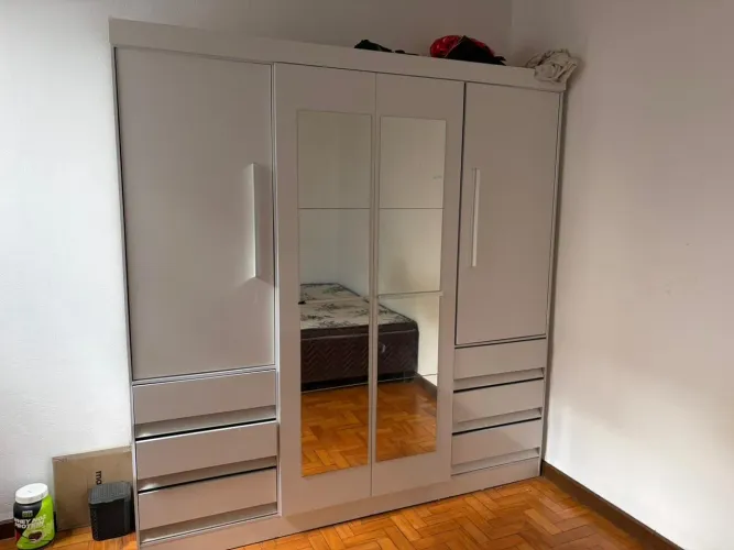 Guarda roupa casal com espelho