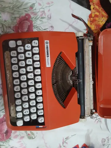 Máquina datilografia HERMES BABY