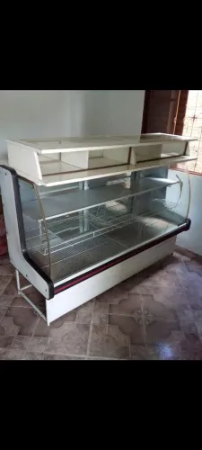 Balcão refrigerado 180 de comprimento com boleiro em sima *