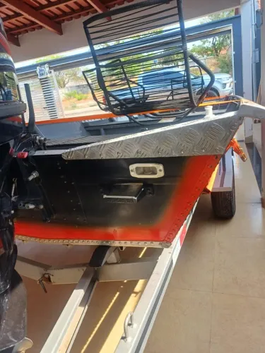 Canoa 6m com motor 50hp mercury e carreta