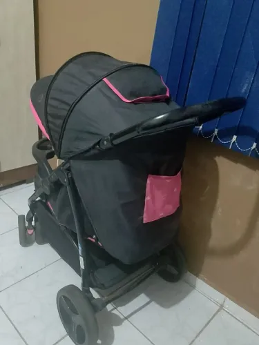 Carinho de bebe menina