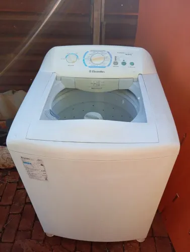 Vendo máquina de lavar Electrolux 12kg funcionando perfeitamente 110v
