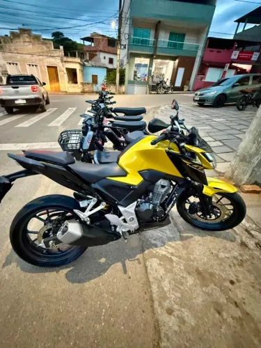 Honda CB 300f Twister Dourada - SOMENTE VENDA