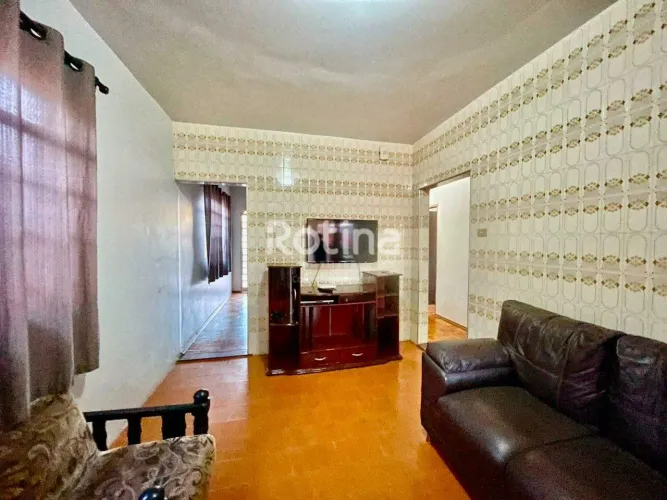 Casa Residencial à Venda no Bairro Brasil (Uberlândia) 10 Quartos e 1 Suíte