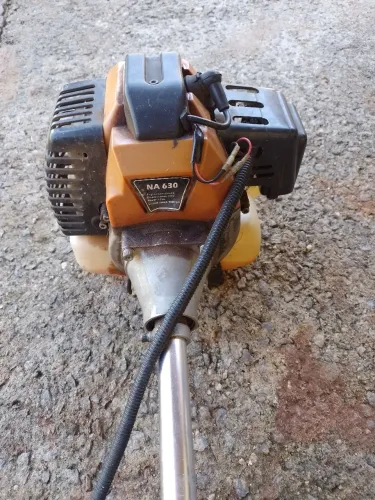 ROÇADEIRA A GASOLINA (CORTADOR DE GRAMA)