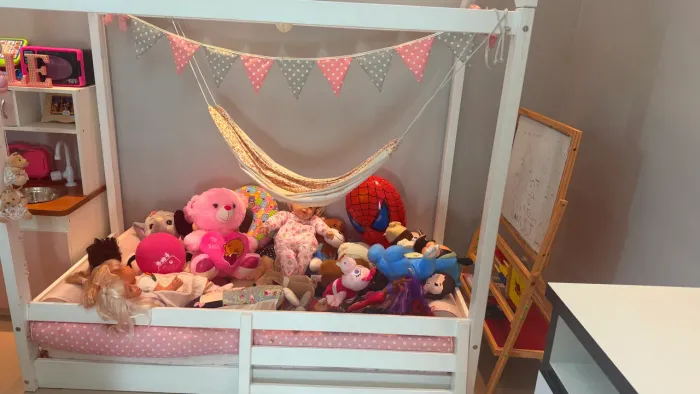 Cama montessoriana infantil