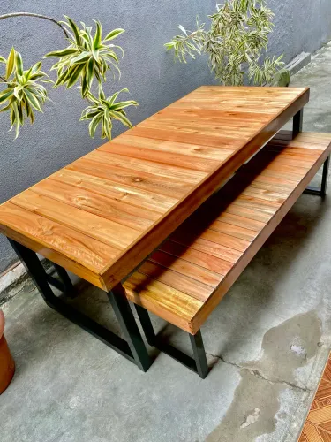 MESA MADEIRA DEMOLIÇÃO EUCALIPTO ROSA COM 2 BANCOS 
