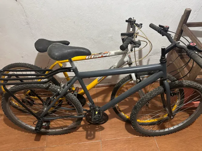 Vendo bicicleta as duas juntas