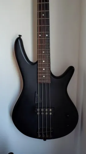 Baixo Ibanez