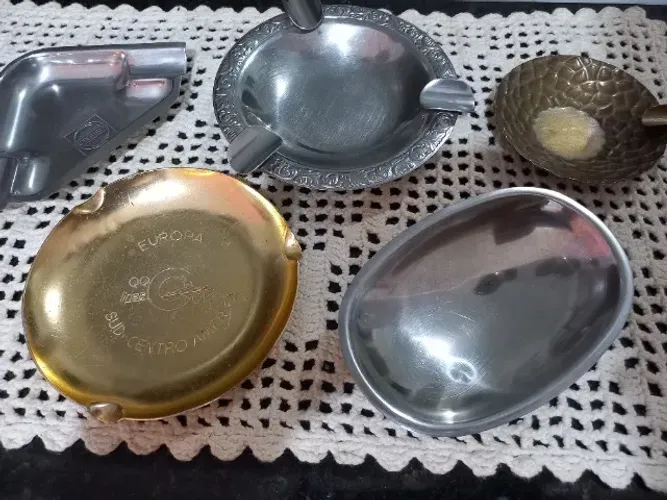 Peças antigas/ CINZEIROS e saboneteira. Leia a descrição