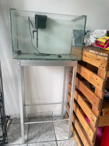 Aquário de 40 litros Com Suporte em alumínio 