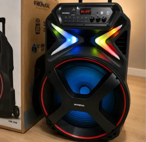 Caixa de som mundial 700w novinha
