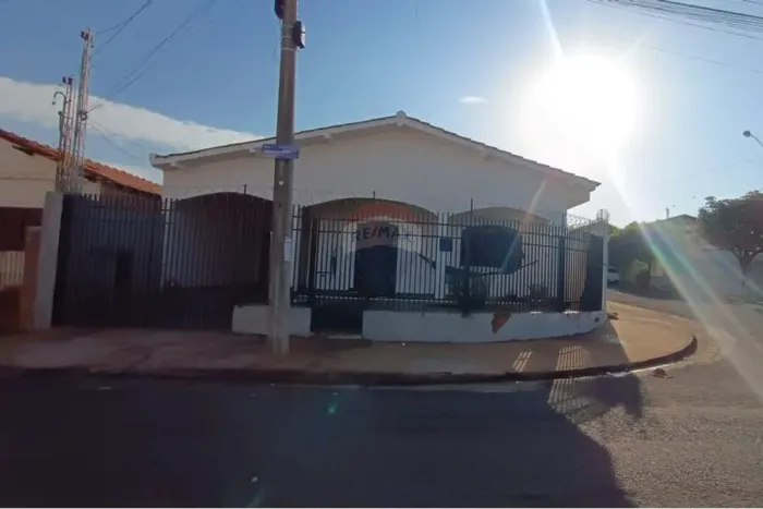 Casa dos Sonhos em Lins: Conforto e Praticidade