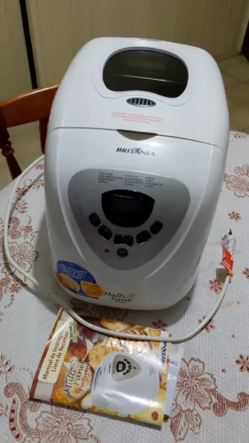 Panificadora Britânia multipane automática.