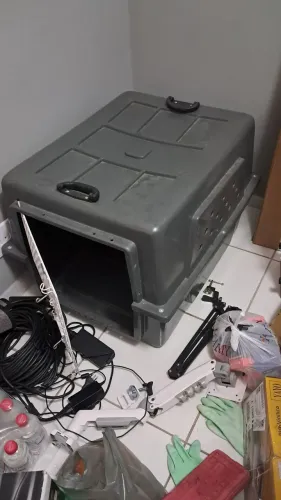 Vendo uma gaiola de trasnporte de cachorros tamanho grande  90x70 