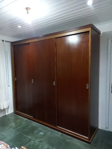 Guarda Roupa com maleiro