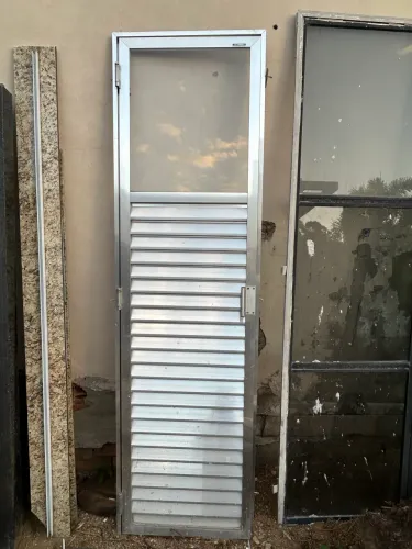 Porta de alumínio usada R$ 300,00