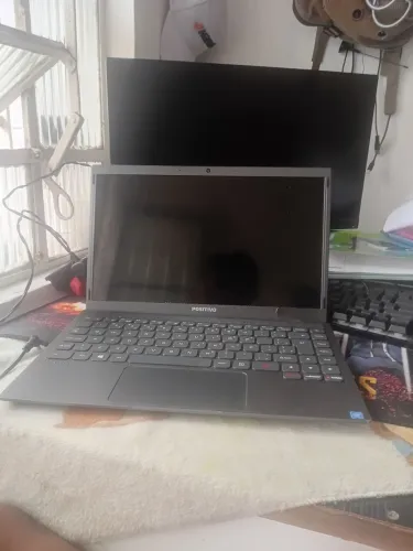 Notebook da lenovo com (defeito na tela)