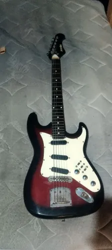 Guitarra Jennifer Stratocaster 