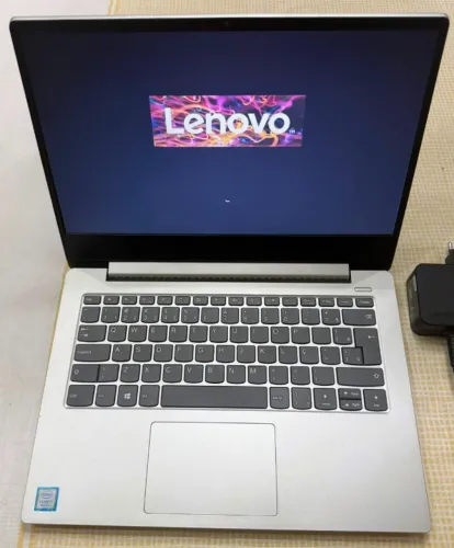 Notebook Lenovo B330S 14IKB - Windows 11 Pro - Tela 14" HD, I7 8ª Ger, 8Gb Memo, SSD 240Gb