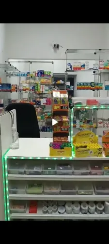Prateleiras de vidro para farmácia ou pra onde quiser.