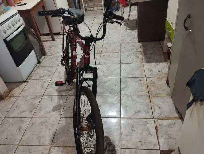 Bicicleta aro 26 com marcha freio a disco