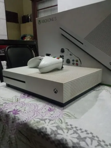 Xbox One S 1Tb + controle