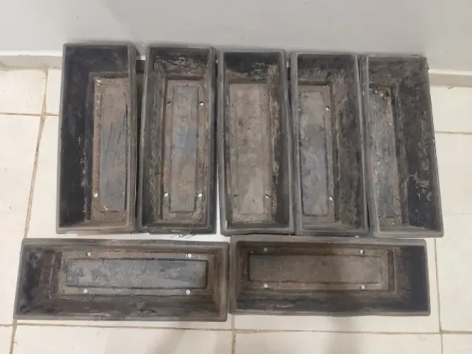 Kit 7 Jardineiras Plásticas Retangulares Pretas para Plantas