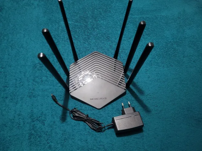 Roteador Mercusys MR50G AC1900 Dual Band Gigabit - 6 Antenas (pouco uso)