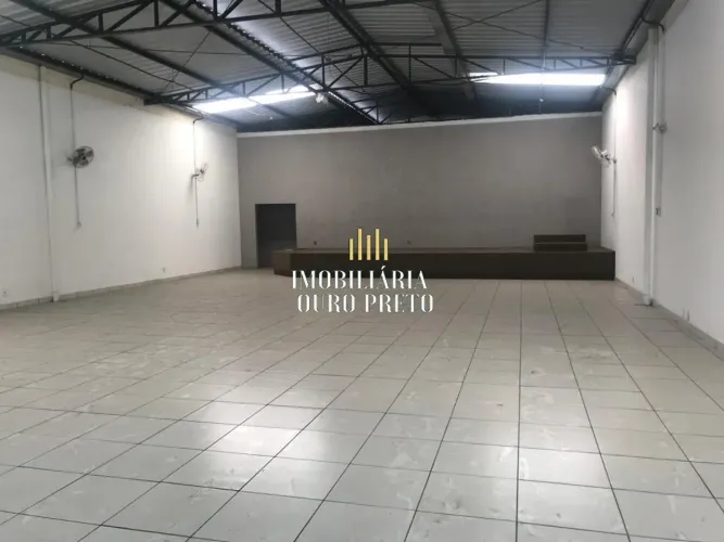 Galpão com 330m² á venda no bairro Céu Azul.