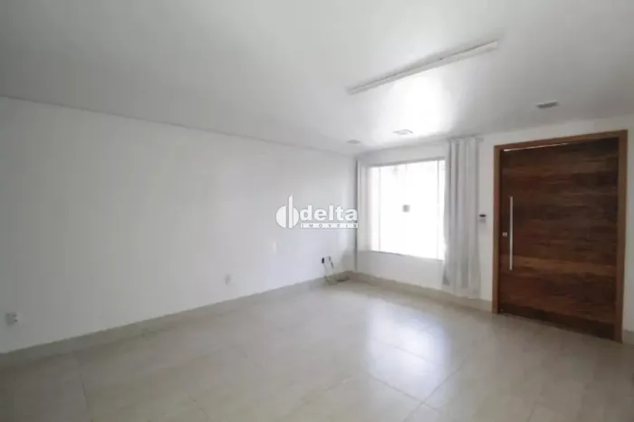 Casa residencial disponível para locação no bairro Tibery em Uberlândia-MG.