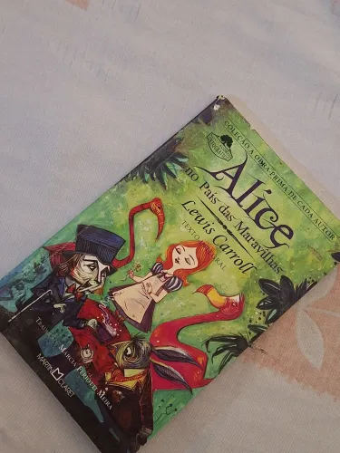 Livro- Alice No País Das Maravilhas.