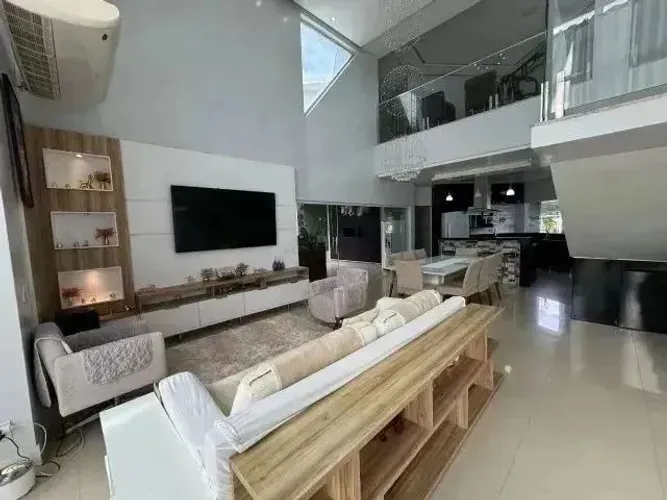 Casa Duplex no Condomínio Golf Miriti, 1.200m² e 4 vagas de garagem