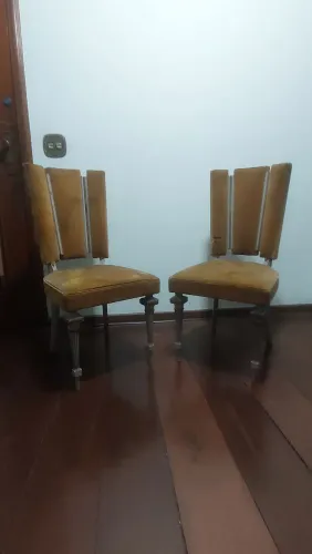 Par de cadeiras vintage bem antigas