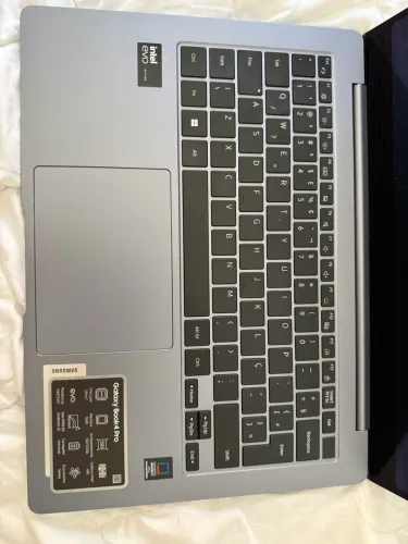 SAMSUNG GALAXY BOOK4 PRO