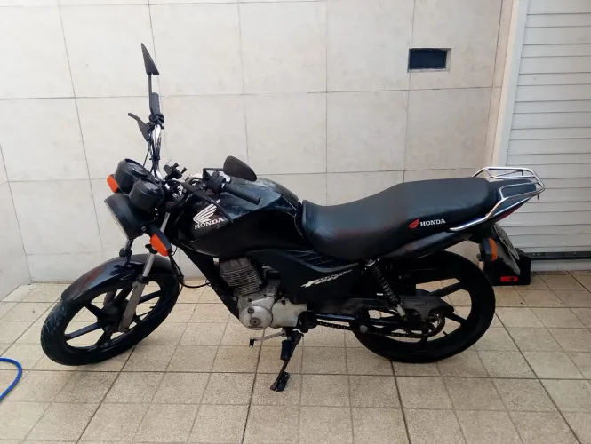 Moto muito boa pra uso diário.