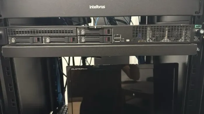 SERVIDOR HPE DL20 GEN10+ 32GB SSD